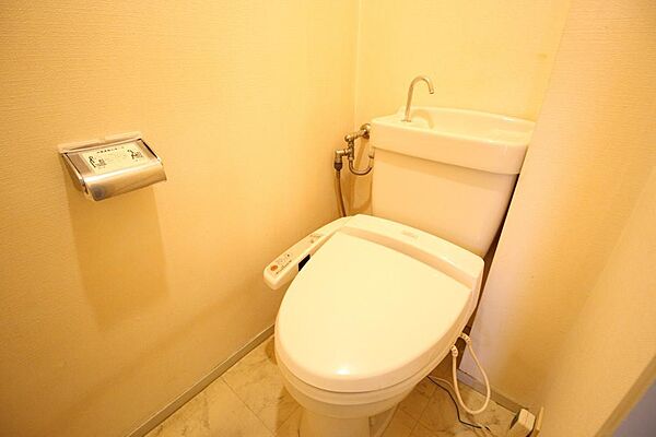 ■一年中通して快適にお使い頂ける温水洗浄便座付トイレ完備♪