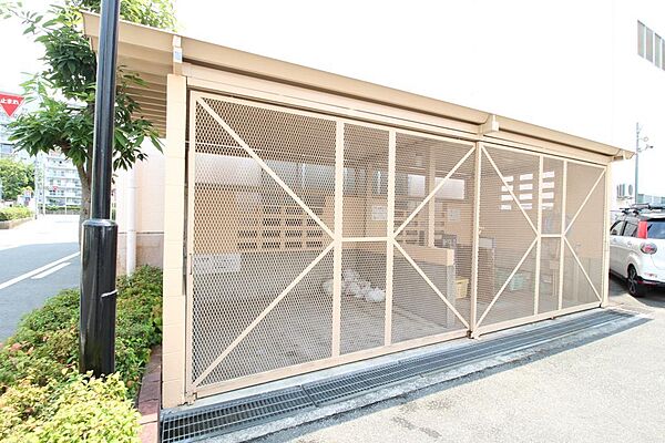 ■清潔に保たれたゴミ置き場がございます♪