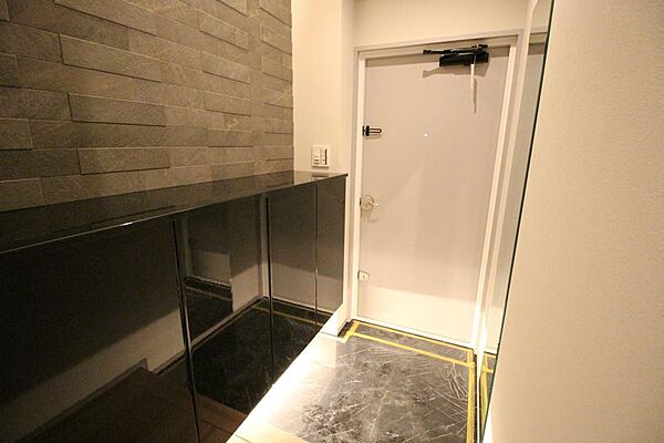 ■玄関部分にはシューズボックスがあり、収納充分です♪
