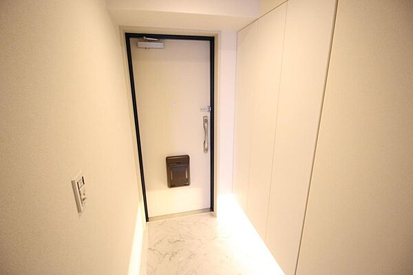■玄関部分にはシューズボックスがあり、収納充分です♪