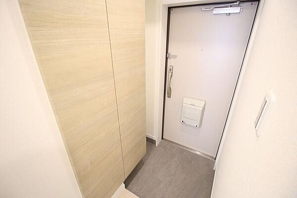 ■玄関部分にはシューズボックスがあり、収納充分です♪