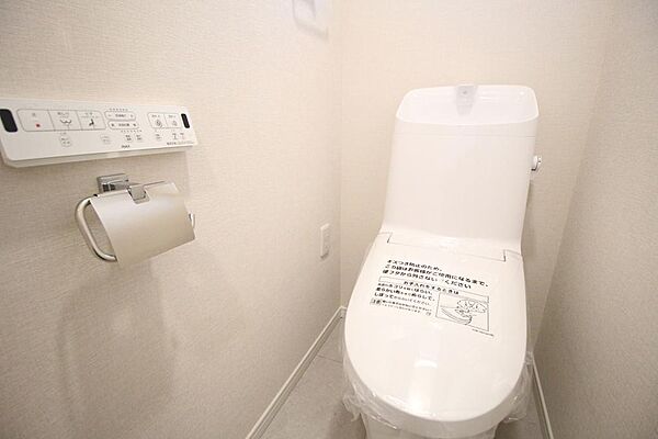 ■一年中通して快適にお使い頂ける温水洗浄便座付トイレ完備♪