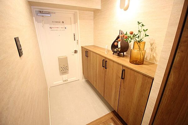 ■玄関部分にはシューズボックスがあり、収納充分です♪