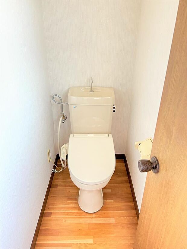 【現況販売中】1階トイレの写真です。