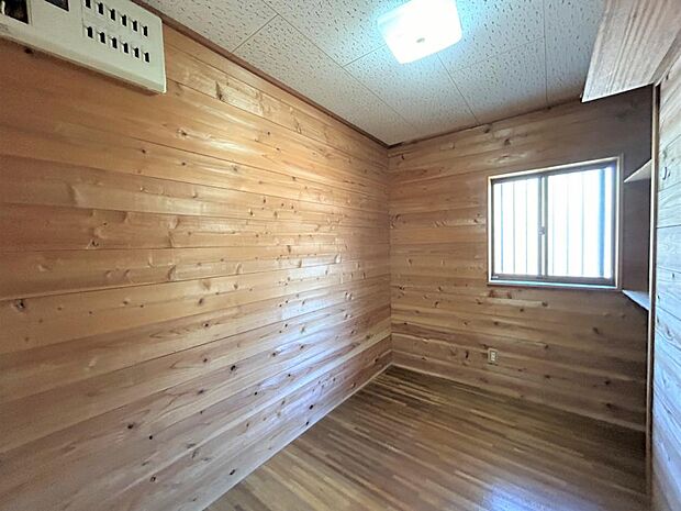 【現況販売中】1階納戸の写真です。洗面所横に収納スペースがあるのは便利ですね。