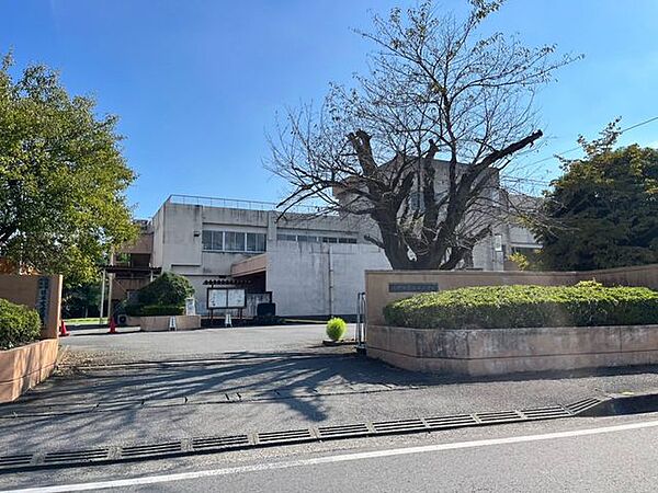 佐野市立石塚小学校 石塚小学校まで約555ｍ（徒歩約7分）。登下校にも安心の距離ですね。