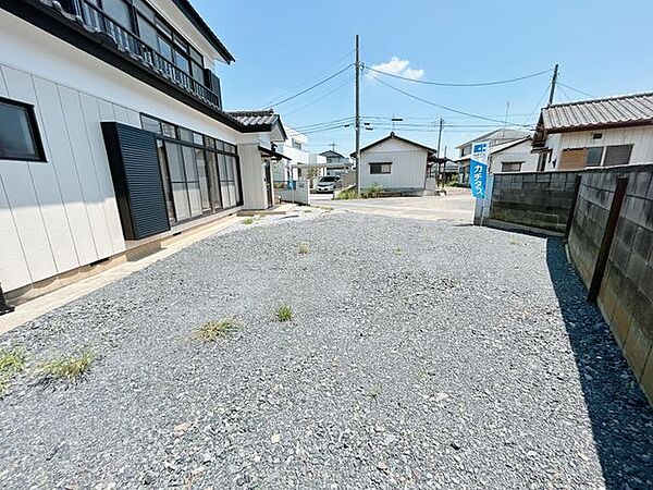 【リフォーム完成済】お庭の写真です。お庭は整地し砂利敷きを行いました。お庭のお手入れも簡単ですね。