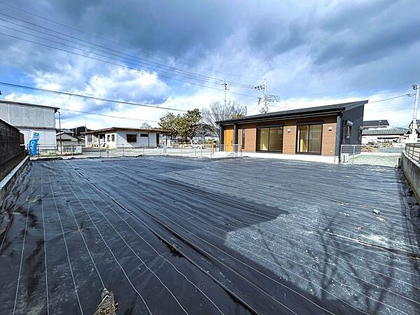 【外観写真】上下移動することなく暮らせる平屋は、年代を問わずお住まいいただけ、メンテナンス費用が抑えられることもメリットです