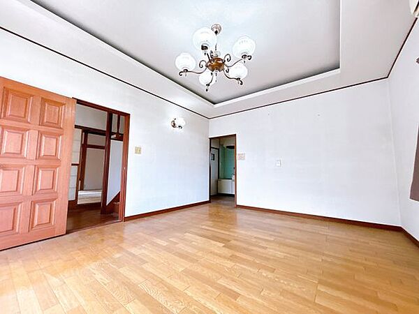 【リフォーム中8/9撮影】1階洋室の別角度の写真です。減築の工事後、建具交換、照明交換を行います。