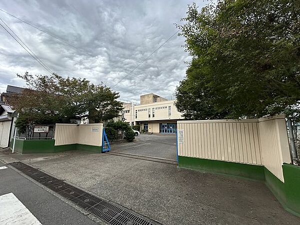 北中学校まで約1200ｍ（徒歩約15分）です。