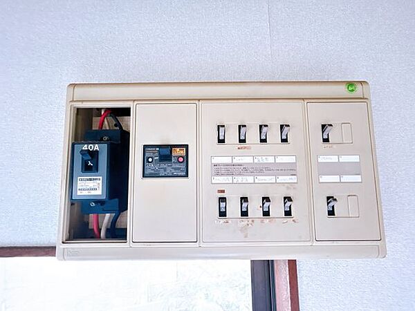 【リフォーム中8/9撮影】分電盤の写真です。分電盤は交換をして回路数を増やします。