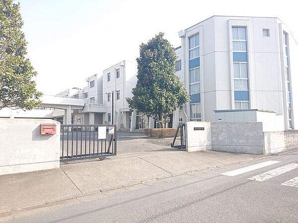 足利市立毛野南小学校 毛野南小学校まで約147ｍ（徒歩約2分）。お子様の登下校にも安心の距離ですね。