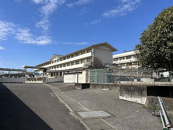 足利市立毛野中学校 毛野中学校まで約1601ｍ（徒歩約19分）。自転車ですと約約7分ほどの距離になります。