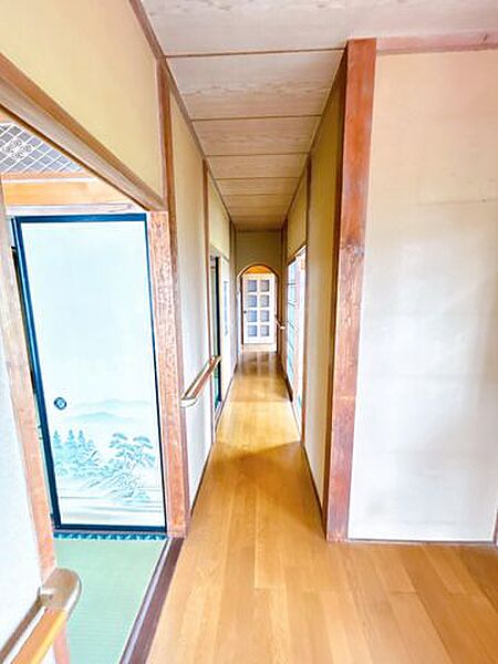 【リフォーム中8/24撮影】【ユニットバス交換を行います】弊社でお荷物撤去を行いました。1階廊下の写真です。