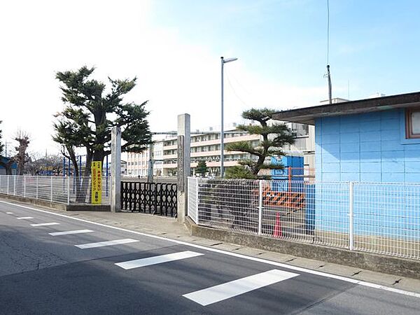 大宮北小学校まで約182m（徒歩約3分）お子様の通学も安心の距離ですね。