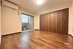 約6.2帖の居室。アウトポール設計につきベッドの配置も楽々！