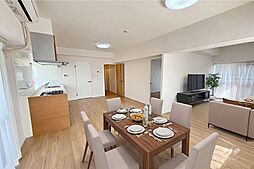 エルグランデ黄金 4LDKのリビング/ダイニング