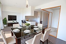 ヴィークタワー東白壁 3LDKのリビング/ダイニング