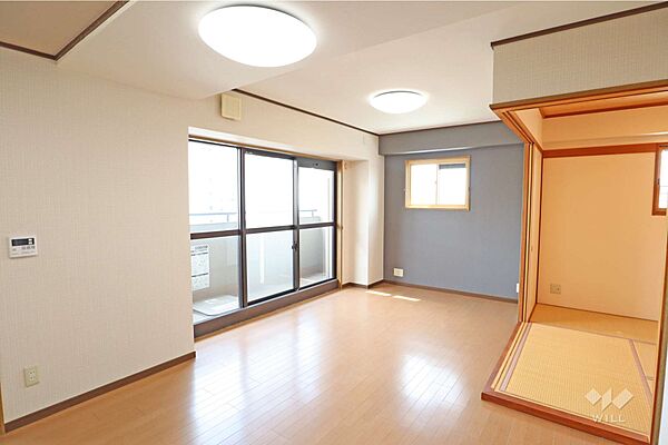 LDK約11.8帖窓から差し込む光がお部屋の雰囲気を明るくします。