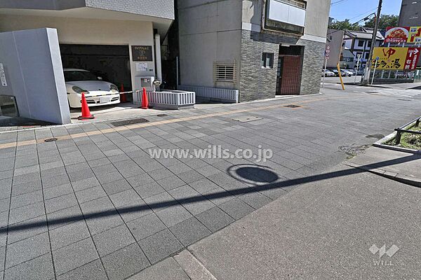 駐車場出入り口