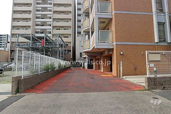 駐車場出入り口