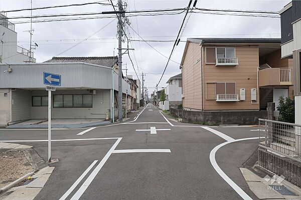 物件の西側前面道路（北側から）［2026年7月4日撮影］