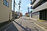 その他：敷地南側の前面道路（東側から）