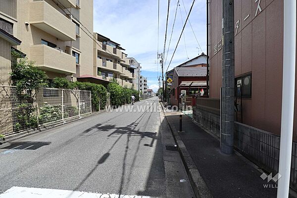 敷地東側の前面道路