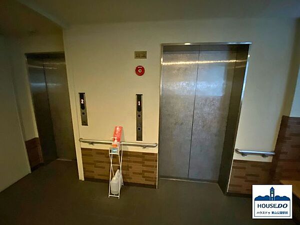 エレベータは2基完備
