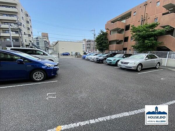 敷地内平面駐車場の様子