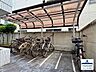 その他：駐輪場は屋根付きです。