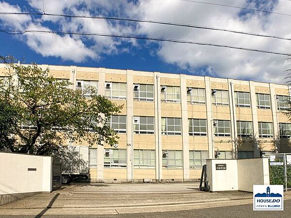 名古屋市立川名中学校 180m