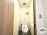 トイレ：最新の温水洗浄機能で、いつでも清潔・快適。毎日のトイレ時間が、ちょっとした癒しのひとときに。
