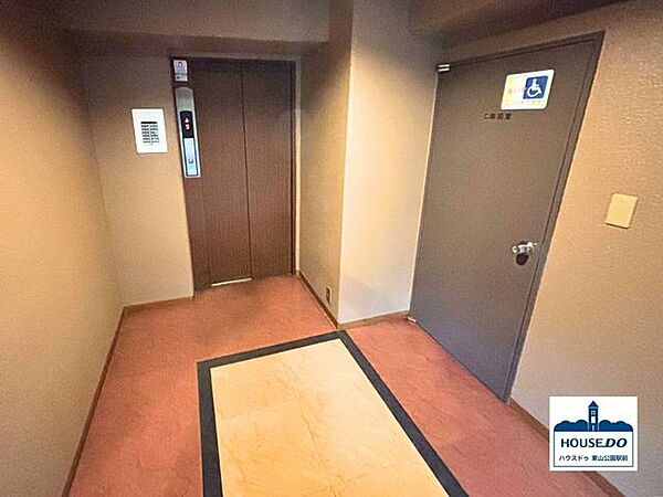 エレベータ完備。