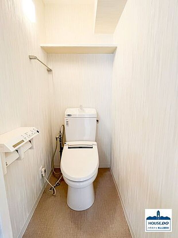 白を主体とした清潔感のあるトイレです