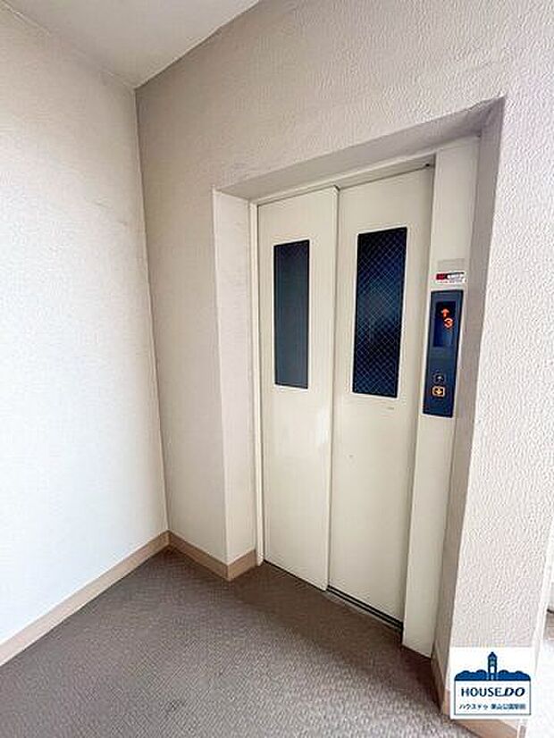 エレベータは小窓付でセキュリティ面も安心です♪