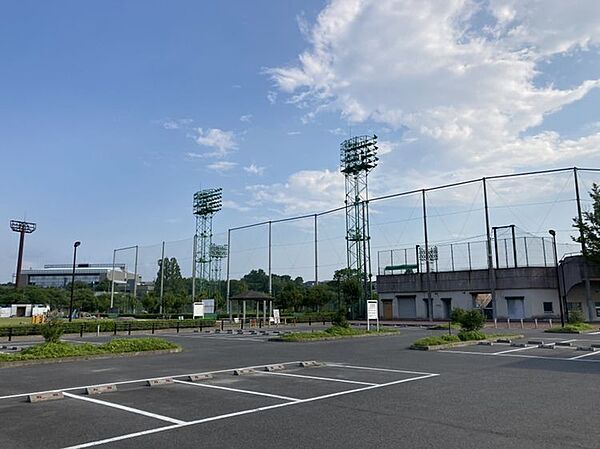 三好公園　約1700ｍ　車で約7分