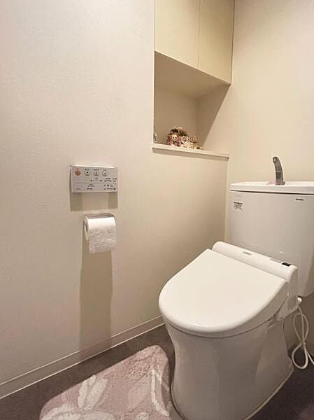 快適なウォシュレット機能付きのトイレです！