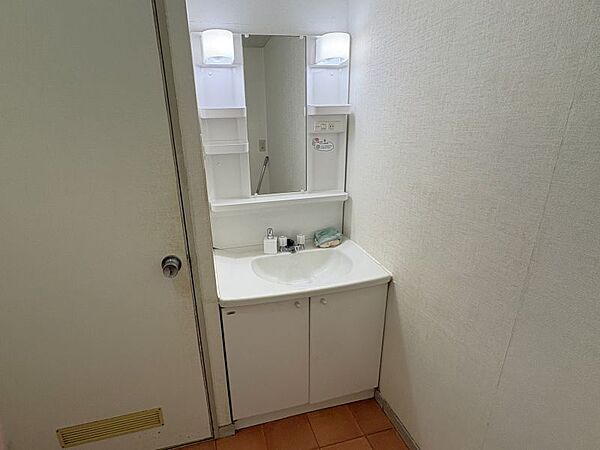 洗面からお化粧まで！忙しい朝の準備にぴったりな洗面化粧台付き♪