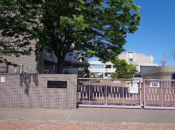 平針北小学校　約240ｍ　徒歩約3分