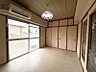 室内：和室では、フロアシートを使用すれば洋室気分が味わえます♪（写真のフロアシートは剥がすことが可能です）