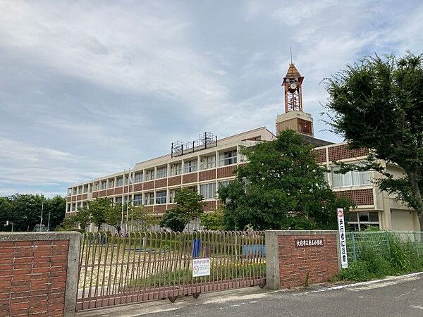 東山小学校　約1500ｍ　徒歩約19分