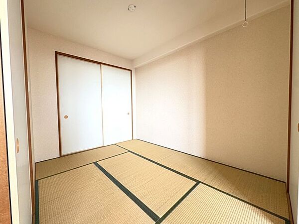 あると嬉しい和室！お子さまのお昼寝やちょっとしたくつろぎスペースに！収納も付いて便利です♪