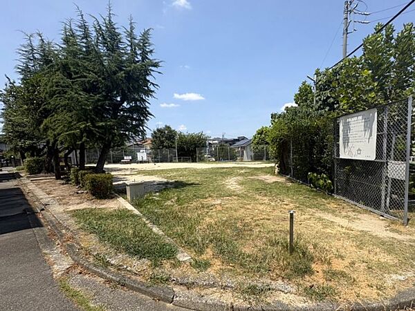 折戸藤塚北ちびっこ広場　徒歩約10分　約750ｍ