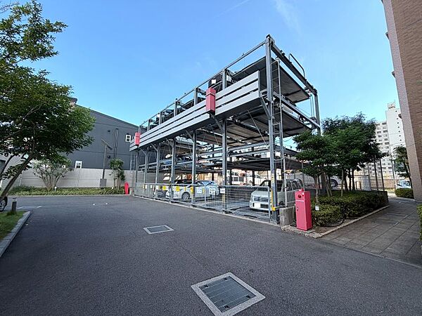 駐車場の空き状況については担当者までお問い合わせください。