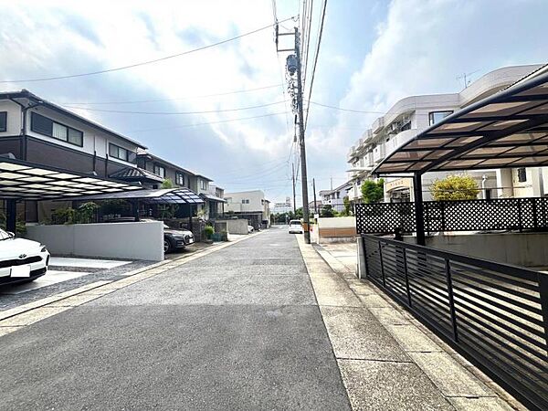 前面道路約6.5ｍあるので、毎日の駐車もスムーズに行えます♪