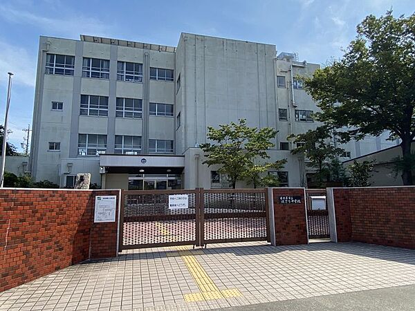 はとり中学校　約2400ｍ　徒歩約30分