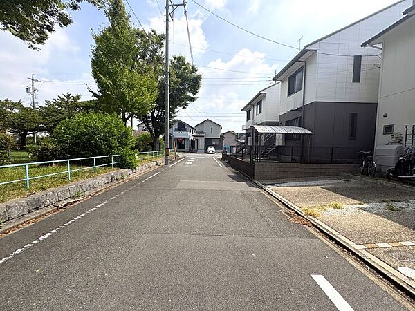 公園目の前♪お子様を安全に遊ばせることができます！