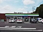 ファミリーマート千葉稲丘町店 674m