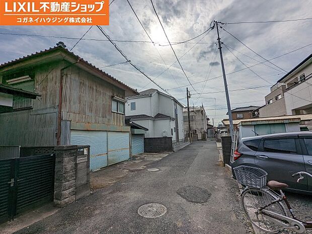 前面道路含む現地写真です。是非、現地にて道幅を体感ください。